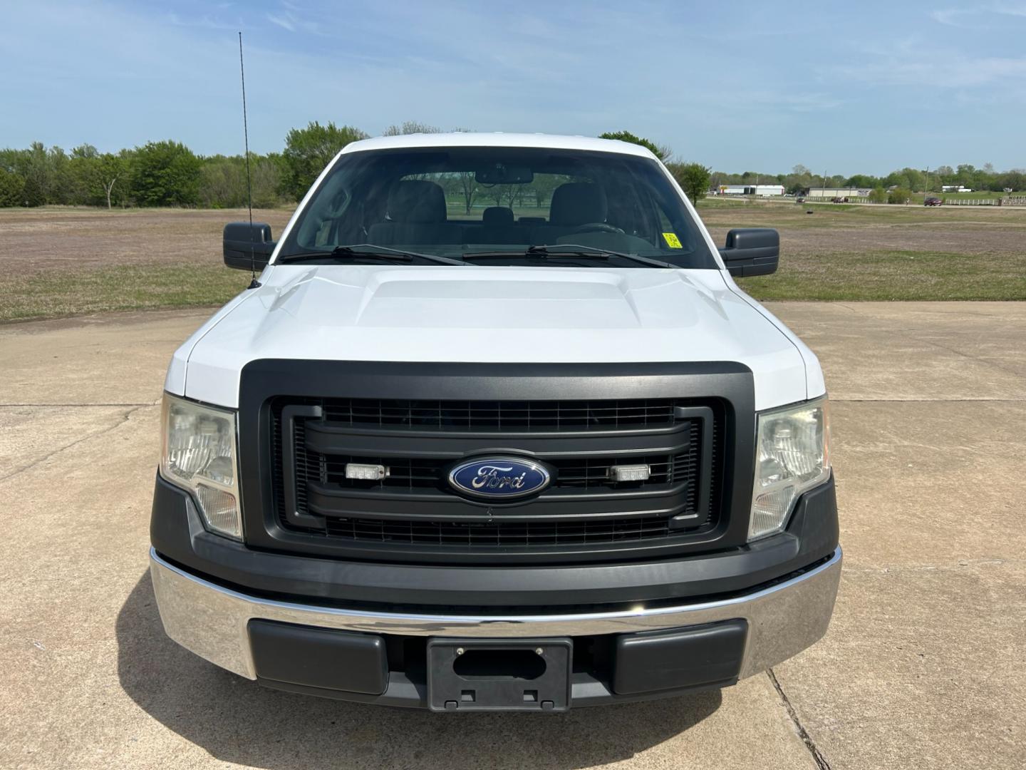 2014 White /Gray Ford F-150 XL SuperCab 6.5-ft. Bed 2WD (1FTEX1CM2EK) with an 3.7L V6 DOHC 24V engine, 6-Speed Automatic transmission, located at 17760 Hwy 62, Morris, OK, 74445, (918) 733-4887, 35.609104, -95.877060 - 2014 FORD F-150 XL SUPERCAB 6.5-ft. BED 2WD 3.7L V6 FEATURES KEYLESS REMOTE ENTRY, POWER LOCKS, POWER WINDOWS, AM/FM STEREO, SIRIUS XM STEREO, CD PLAYER, AUXILLARY PORT, CRUISE CONTROL, TRACTION CONTROL, MULTI-FUNCTIONING STEERING WHEEL CONTROLS, TRAILER HITCH. HAS 143,869 MILES WITH 235/75R17 TIR - Photo#1